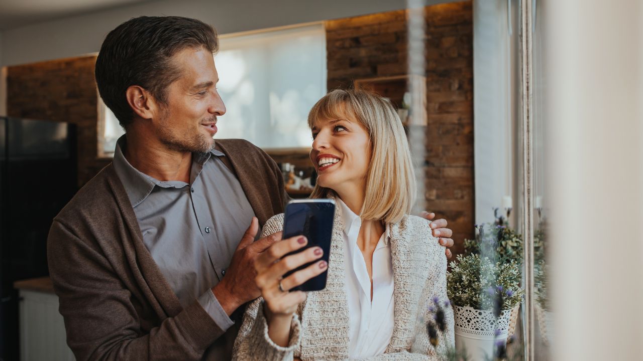 From Shy to Radiant: How Hotwives Build Confidence Through Community Support on SwingersNest