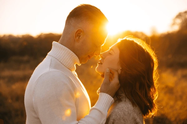 Digital Intimacy in 2026: How Smart Couples Navigate Swinging Safely Online