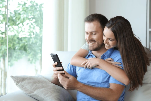 The Couples Everyone Wants to Meet: Why Emotional Energy Beats Looks in the Lifestyle